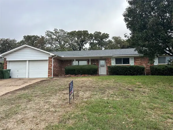 532 Plainview Drive, Hurst, TX 76054
