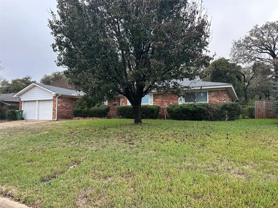 532 Plainview Drive, Hurst, TX 76054 - Image #2