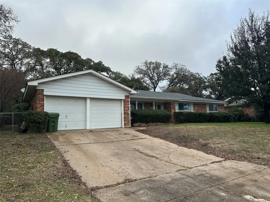 532 Plainview Drive, Hurst, TX 76054 - Image #3