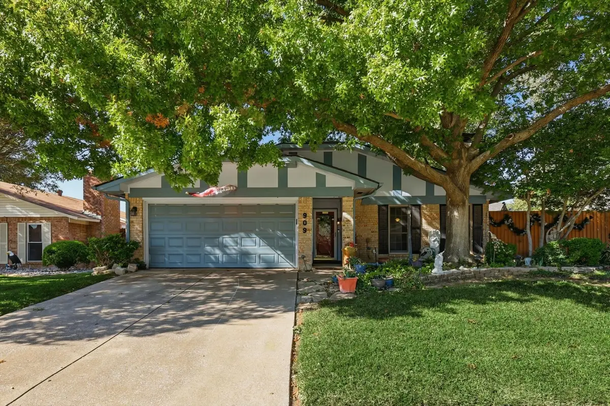 2909 Oakridge Drive, Bedford, TX 76021 - Image #1