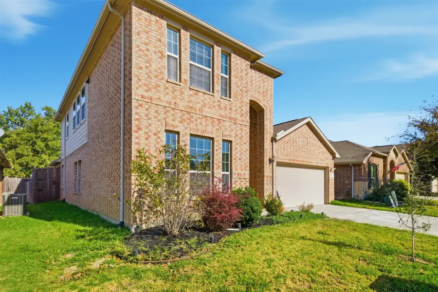 8121 Black Hills Trail, Aubrey, TX 76227 - Image #2