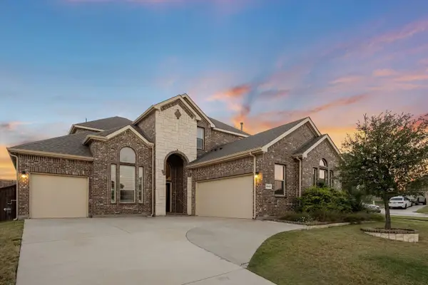 8949 Jewel Flower Drive, Fort Worth, TX 76131