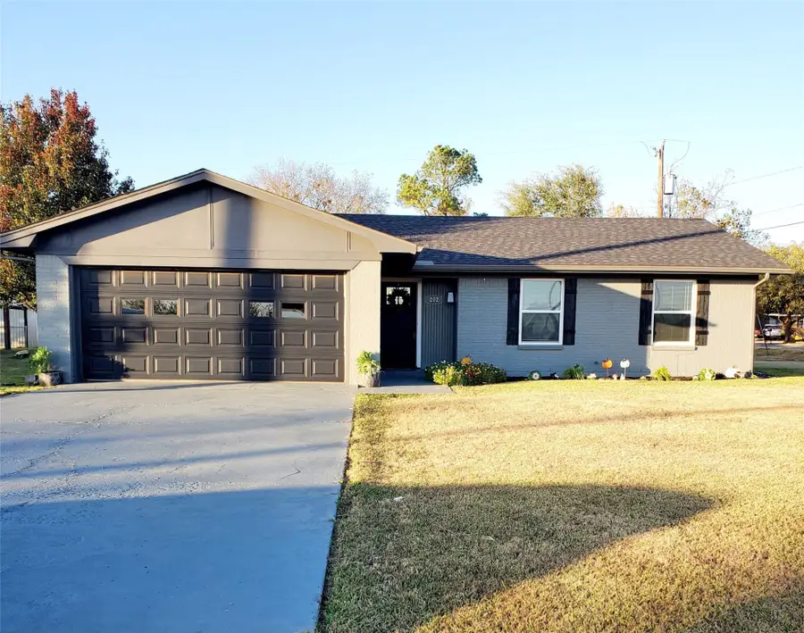 202 W Whitewright Road, Savoy, TX 75479 - Image #2