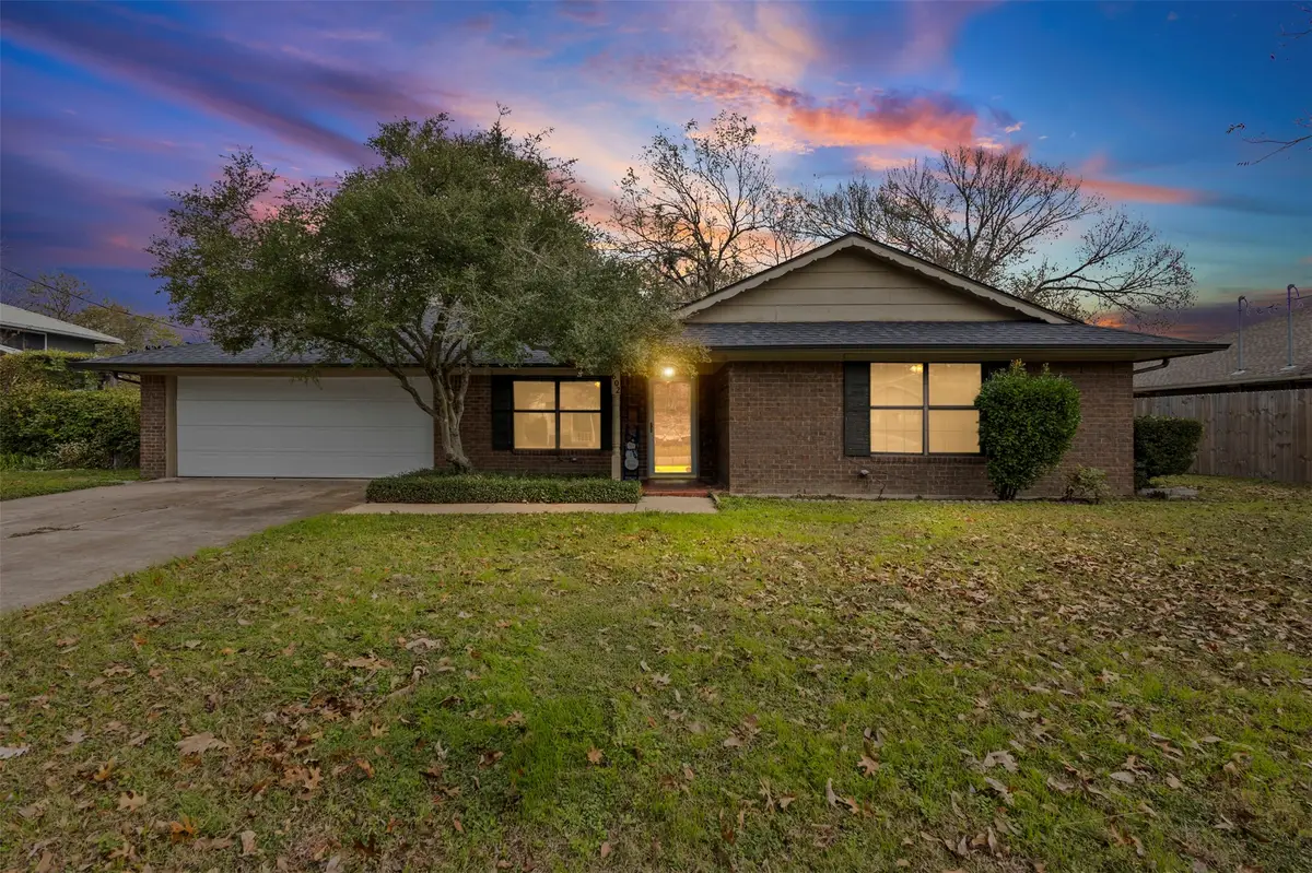 602 N Clay Street, Ennis, TX 75119 - Image #1