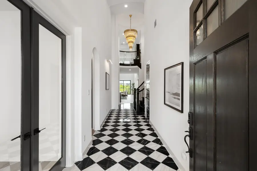 8724 Edgewater Drive, The Colony, TX 75056 - Image #2