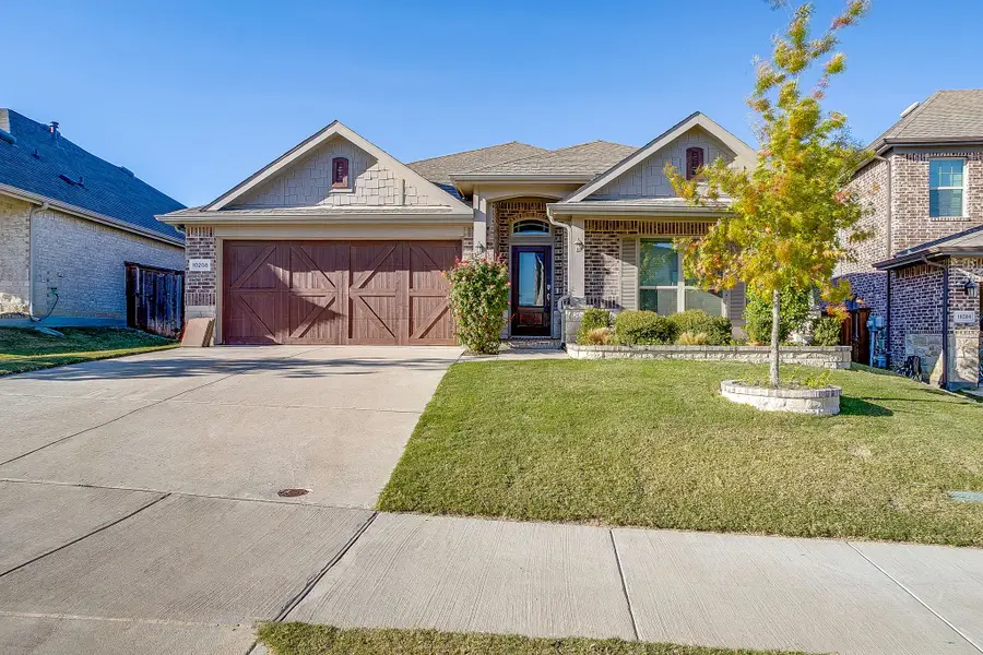 10208 Claire Creek Road, Fort Worth, TX 76126 - Image #2