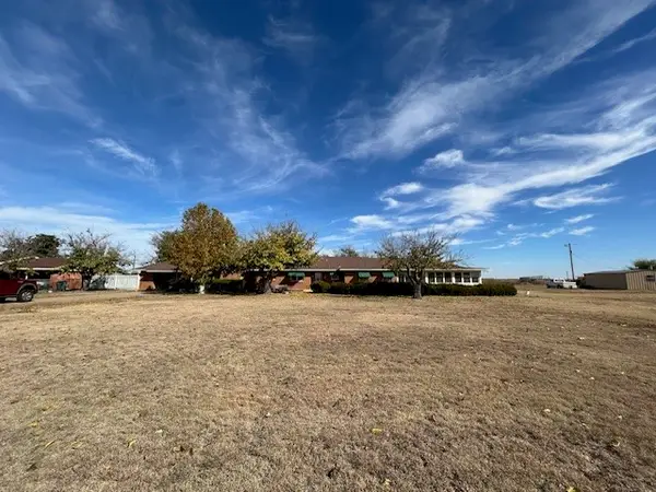 1803 Crowell Highway, Quanah, TX 79252