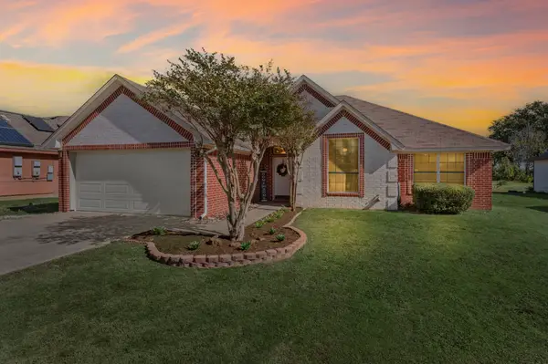305 Maverick Trail, Oak Point, TX 75068
