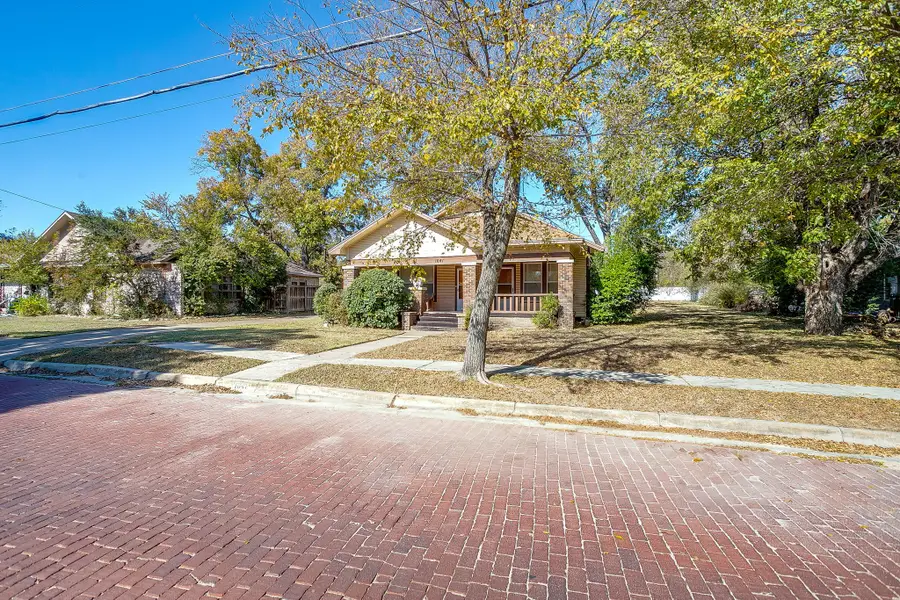 1041 W Vanderbilt Street, Stephenville, TX 76401 - Image #3