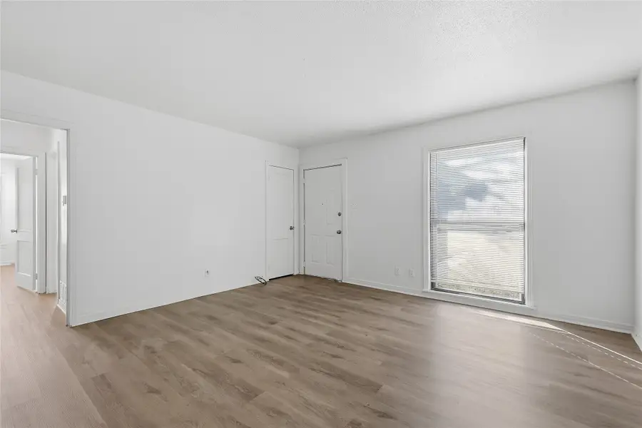 613 W Hammond Street, Lancaster, TX 75146 - Image #3