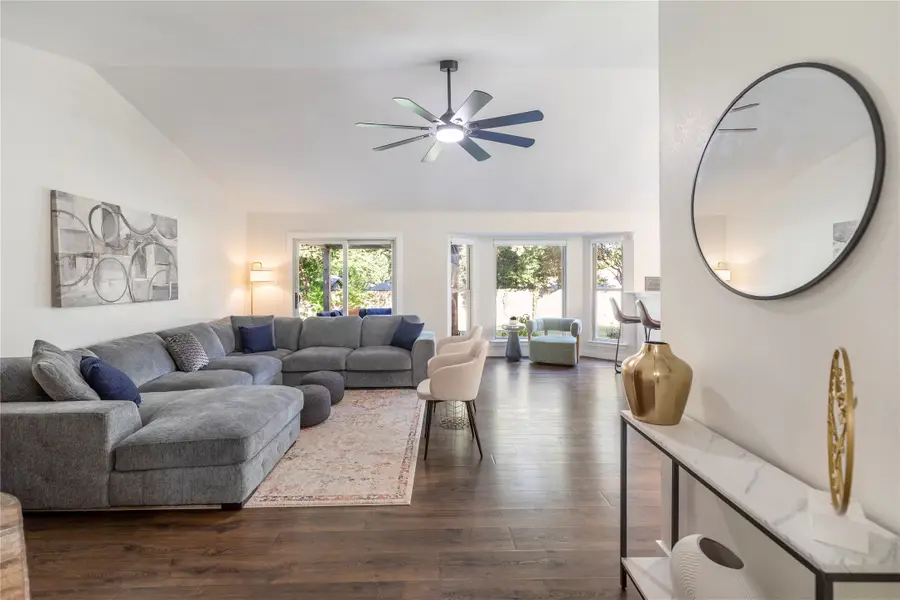 565 Yellowstone Drive, Grapevine, TX 76051 - Image #3