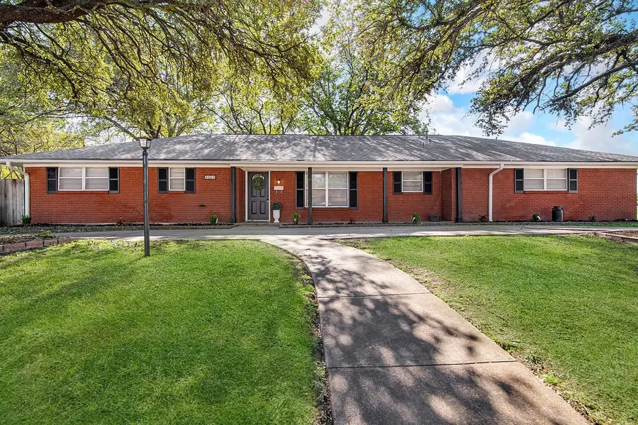 341 Dian Street, Burleson, TX 76028 - Image #2