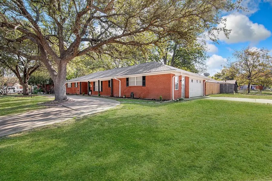 341 Dian Street, Burleson, TX 76028 - Image #3