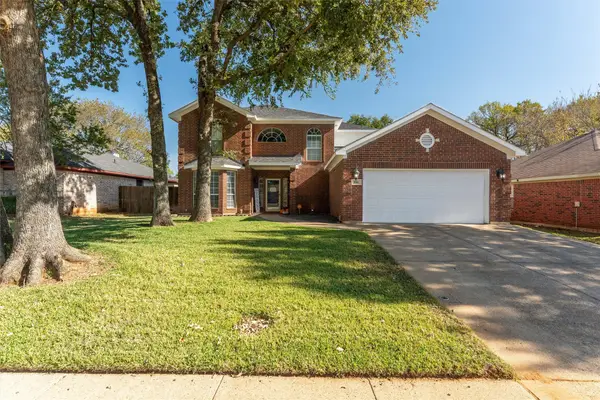 906 Parkhill Drive, Mansfield, TX 76063