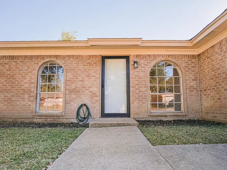 3612 Arnold Drive, Fort Worth, TX 76140 - Image #2