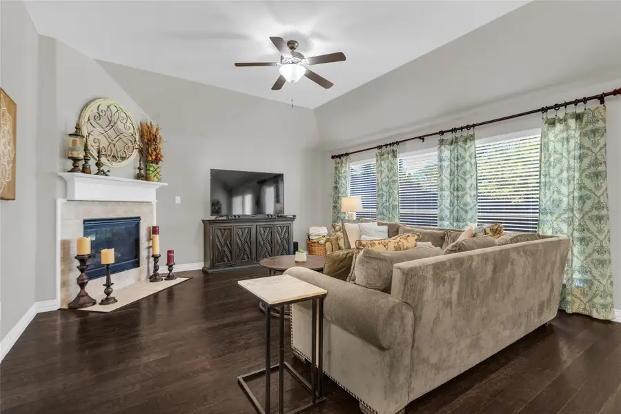 631 Allister Court, Roanoke, TX 76262 - Image #3