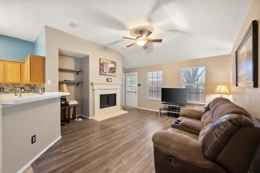 6700 Periwinkle Drive, Arlington, TX 76002 - Image #3