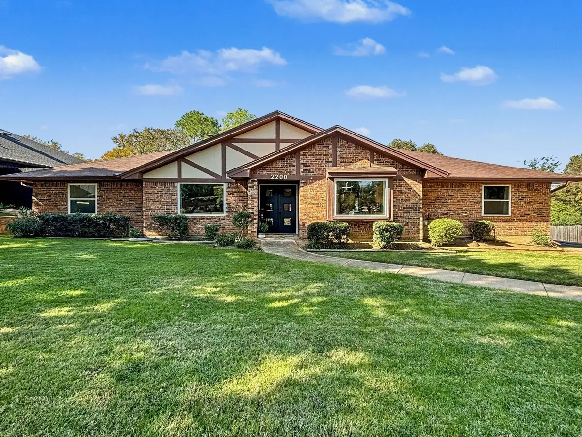 2200 Midhurst Drive, Arlington, TX 76013 - Image #1