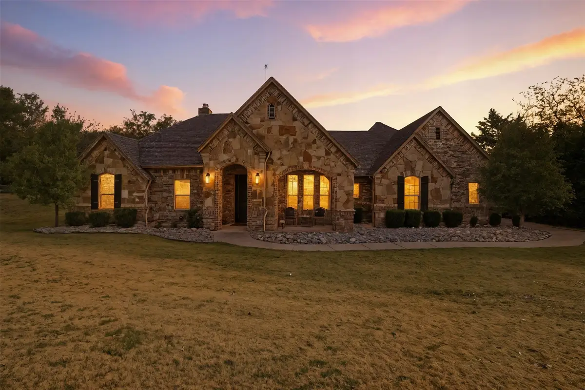 176 Horizon Circle, Azle, TX 76020 - Image #1