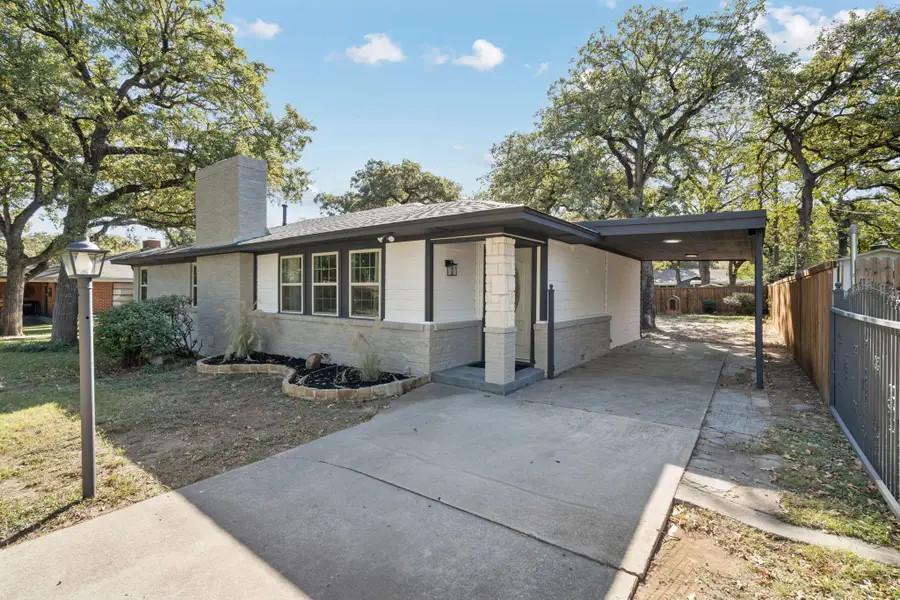 2160 Green Hill Circle, Fort Worth, TX 76112 - Image #3