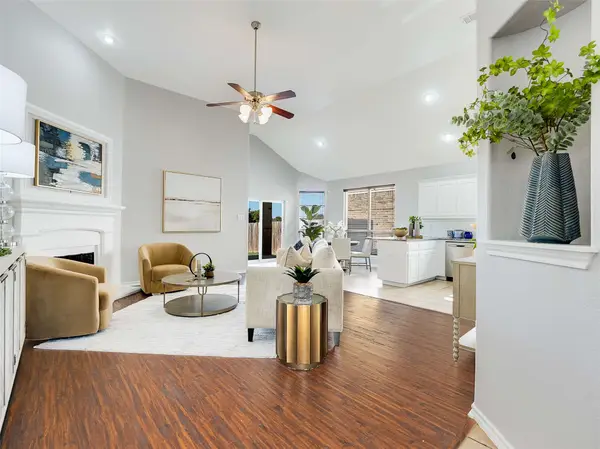 10933 Braemoor Drive, Fort Worth, TX 76052