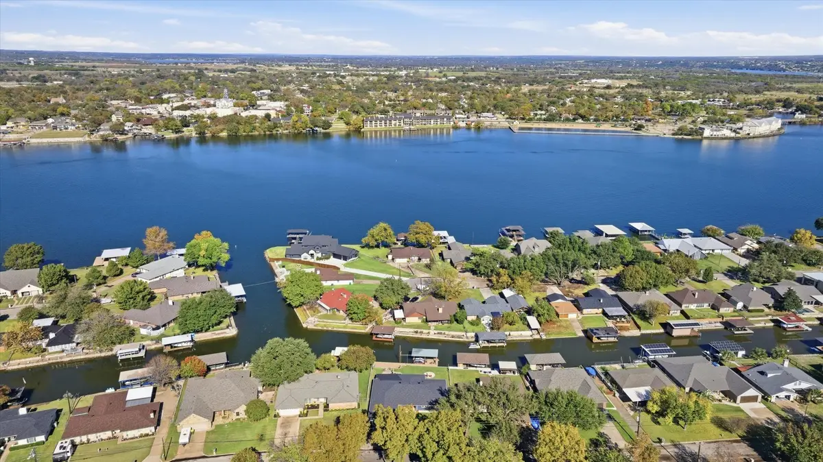 502 Tahiti Drive, Granbury, TX 76048 - Image #1