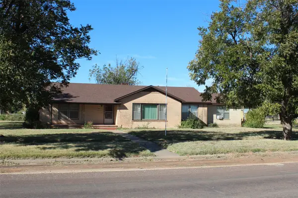 1011 N Munday Avenue, Munday, TX 76371