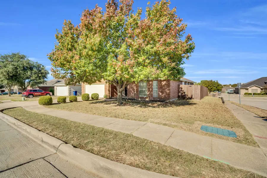 916 Joshua Drive, Burleson, TX 76028 - Image #3