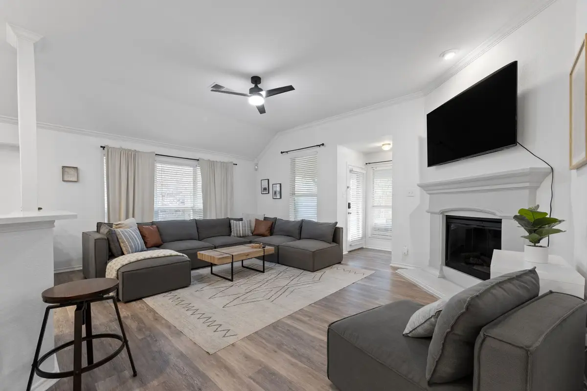 1024 Shortleaf Pine Drive, Arlington, TX 76012 - Image #1