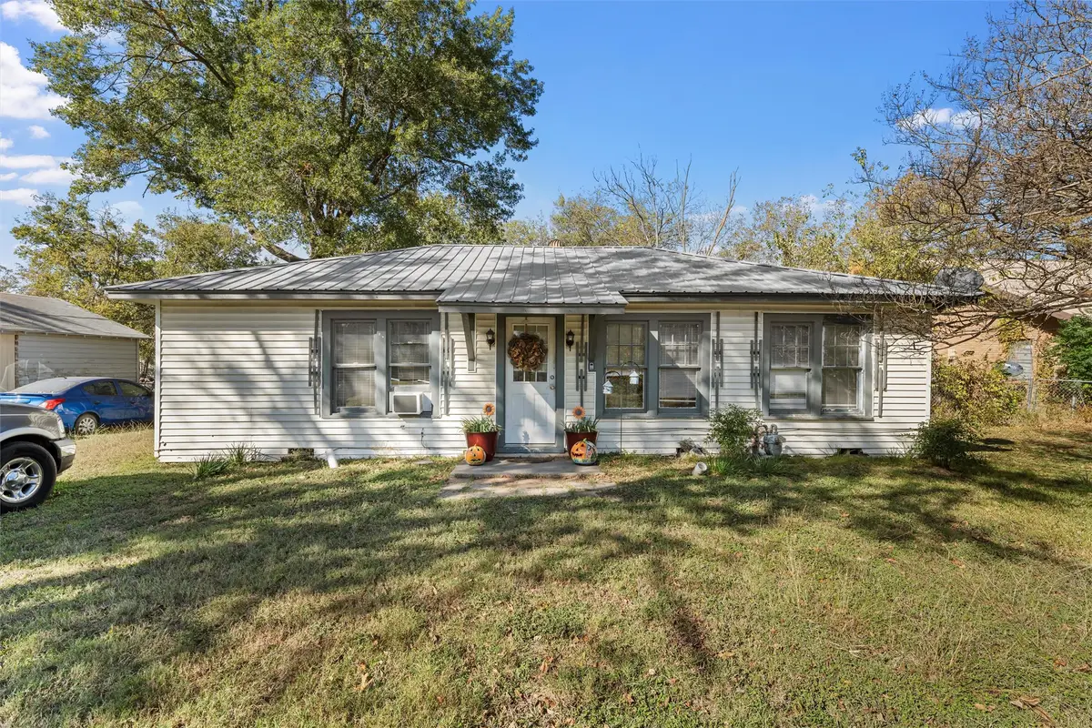403 N 5th Street, Wortham, TX 76693 - Image #1