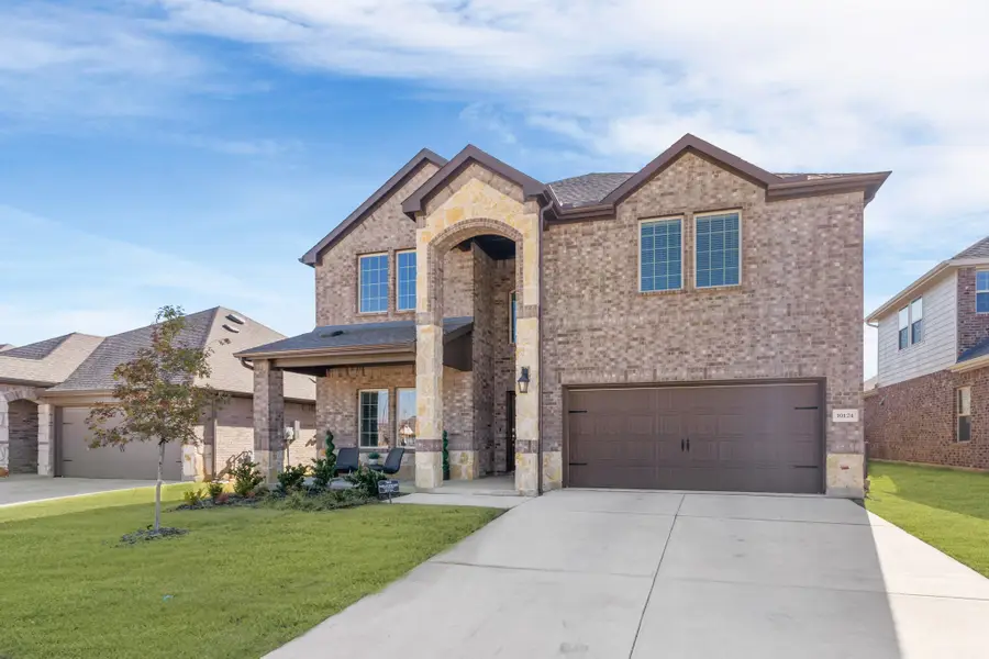 10124 High Banker Drive, Aubrey, TX 76227 - Image #2