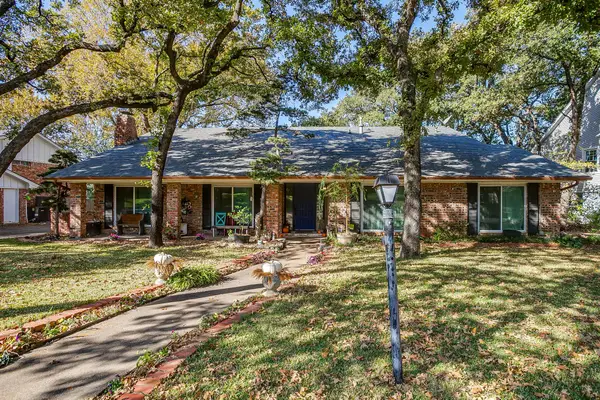 921 Overhill Drive, Bedford, TX 76022