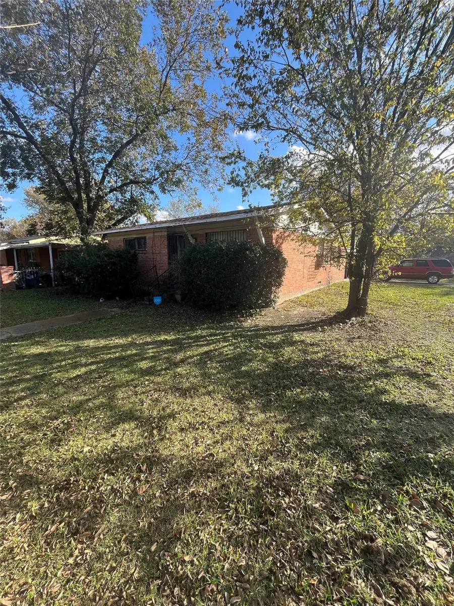 8204 Burroaks Drive, Dallas, TX 75217 - Image #2