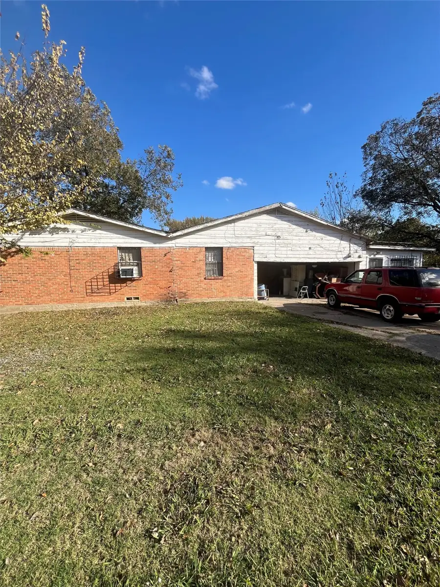 8204 Burroaks Drive, Dallas, TX 75217 - Image #3