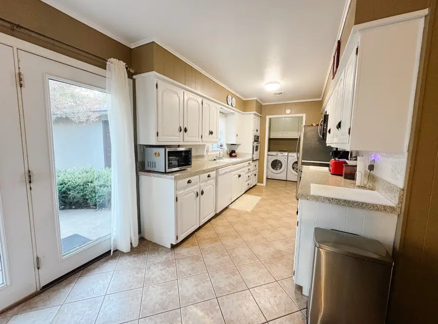 2205 10th Street, Brownwood, TX 76801 - Image #2