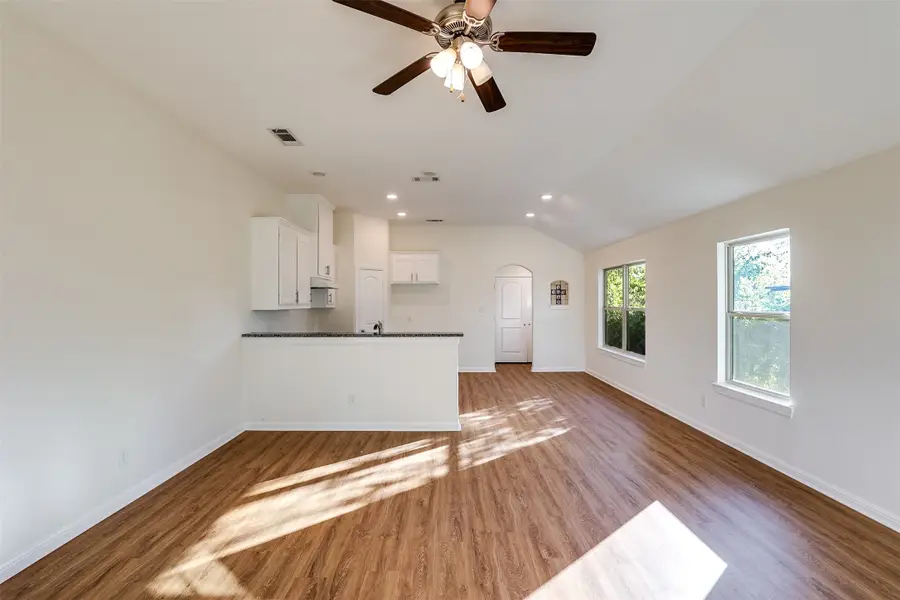 2836 Burchill Road S, Fort Worth, TX 76105 - Image #3