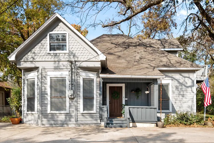 216 W Willingham Street, Cleburne, TX 76033 - Image #2