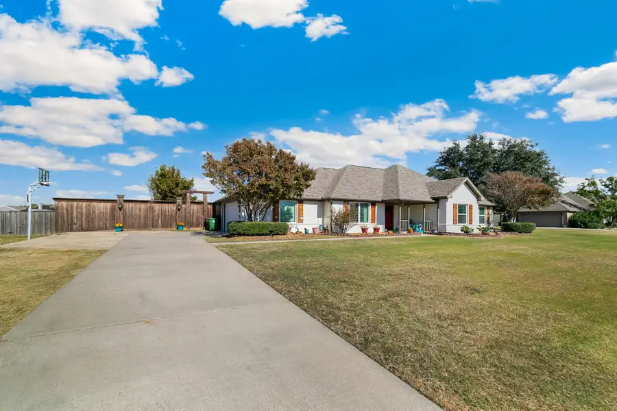 849 Sherry Lane S, Krugerville, TX 76227 - Image #3