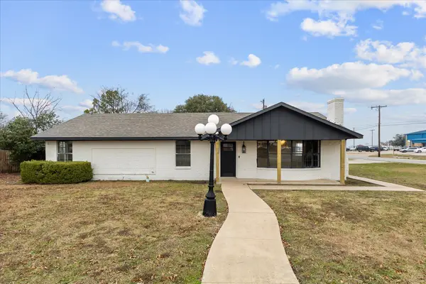 312 E Cottonwood Street, Leonard, TX 75452