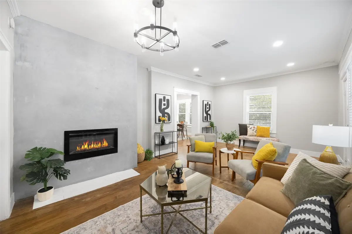 813 Elsbeth Street, Dallas, TX 75208 - Image #1