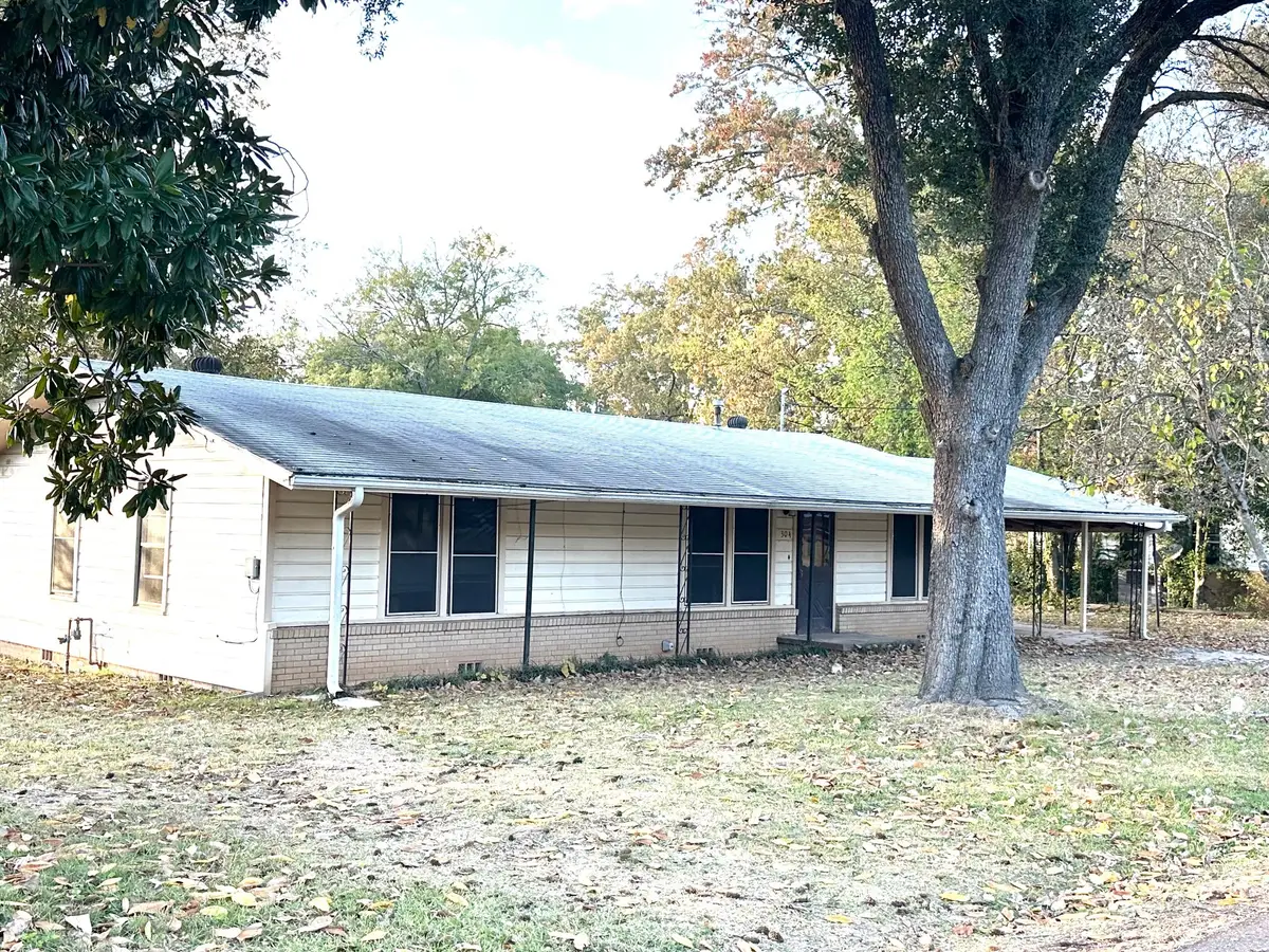 304 Hughes Avenue, Daingerfield, TX 75638 - Image #1