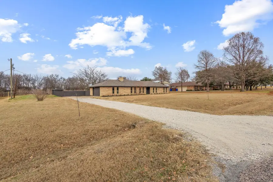 3327 Carriage Circle, Sherman, TX 75092 - Image #3