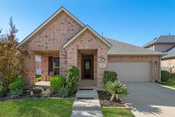 909 Dogwood Trail, Aubrey, TX 76227