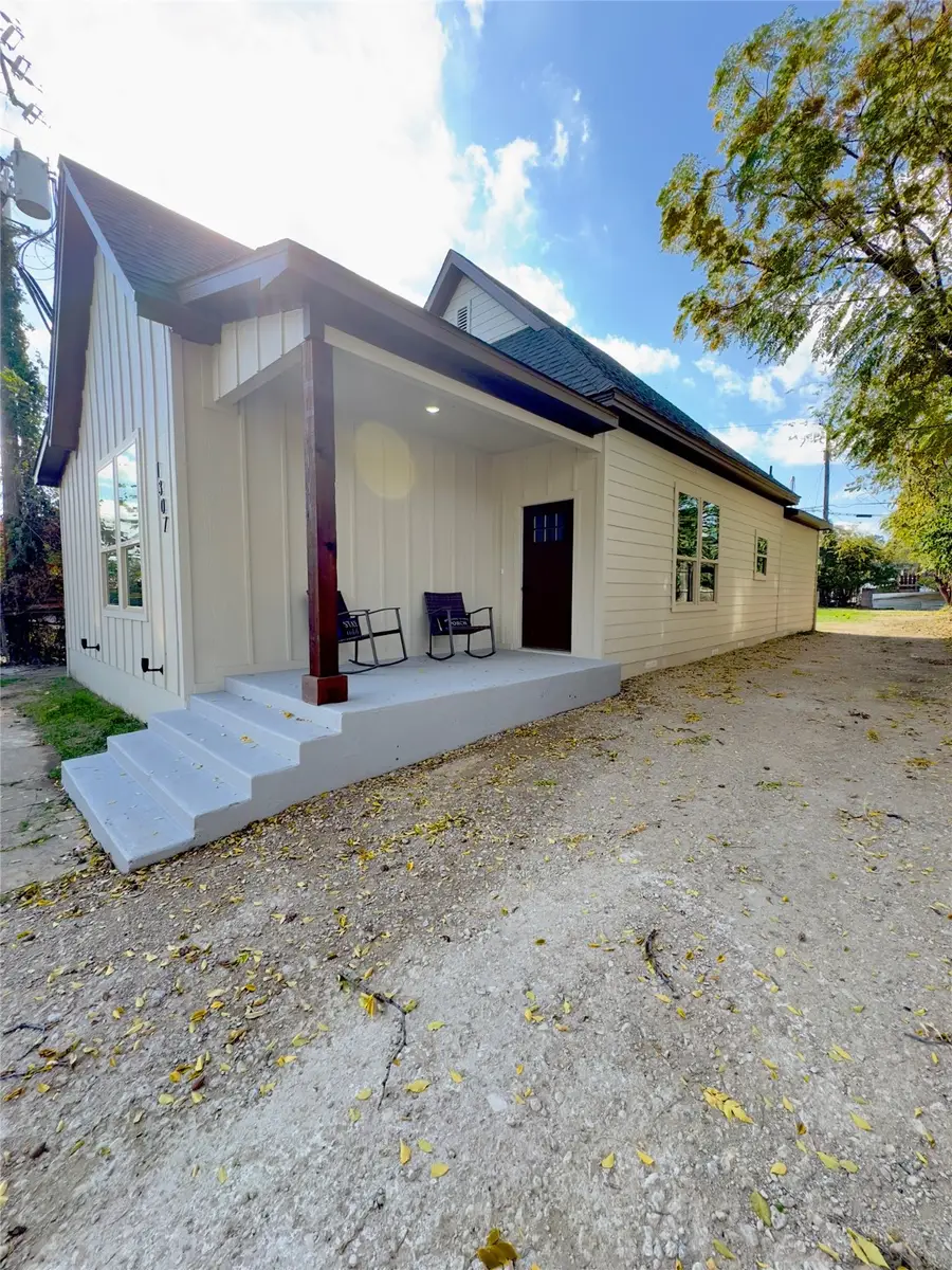 1307 Clinton Avenue, Fort Worth, TX 76164 - Image #2