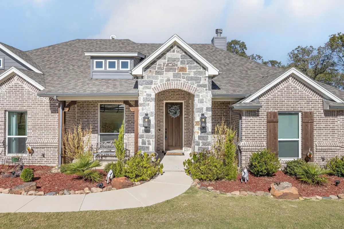 408 Herb Stephens Jr Way, Springtown, TX 76082 - Image #1