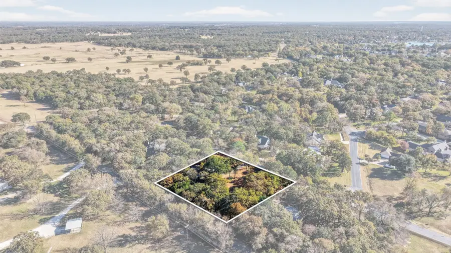 329 Comanche Drive, Lake Kiowa, TX 76240 - Image #3