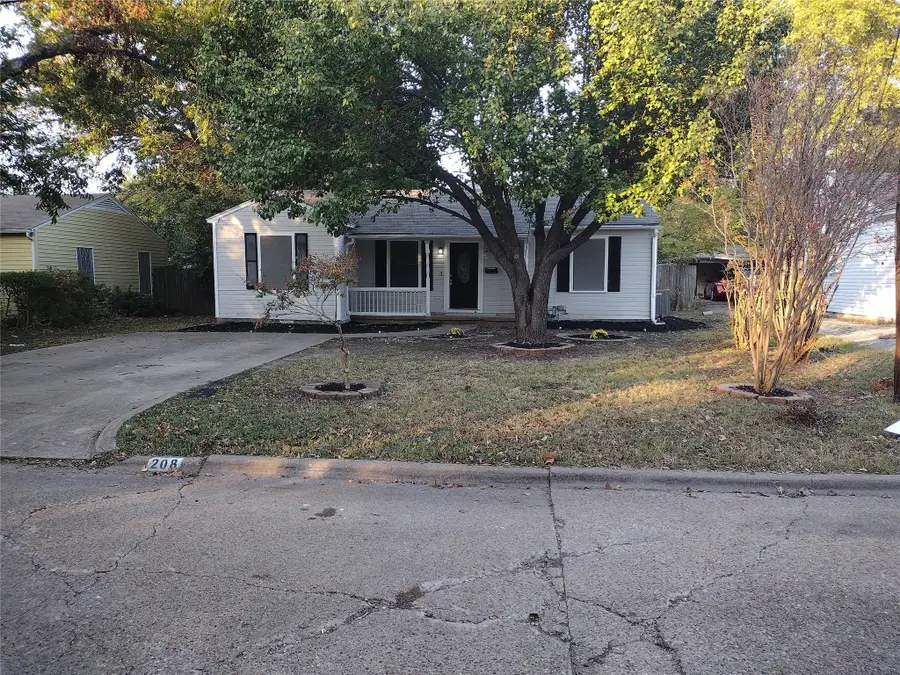 208 Almond Street, Waxahachie, TX 75165 - Image #2