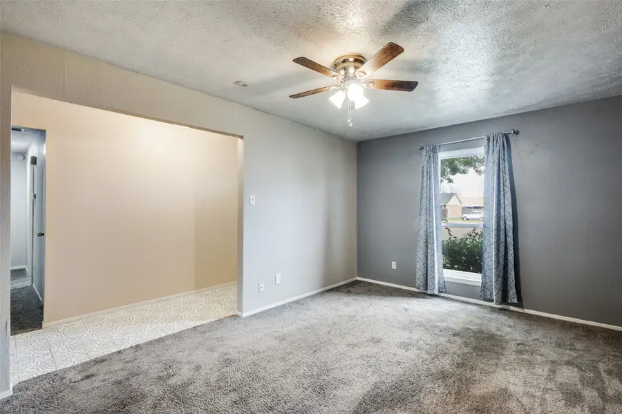 82 E Mountain Creek Drive E, Grand Prairie, TX 75052 - Image #3