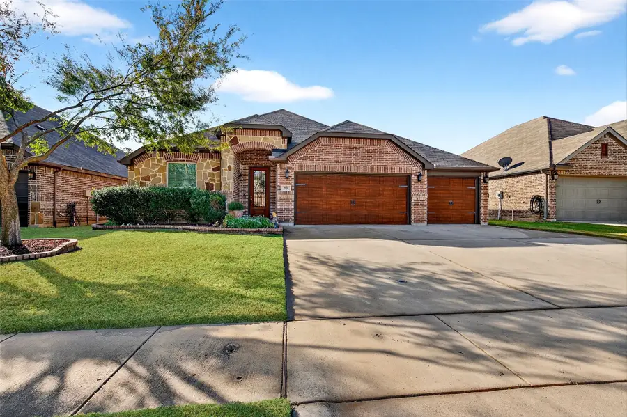 289 Hilltop Drive, Justin, TX 76247 - Image #3