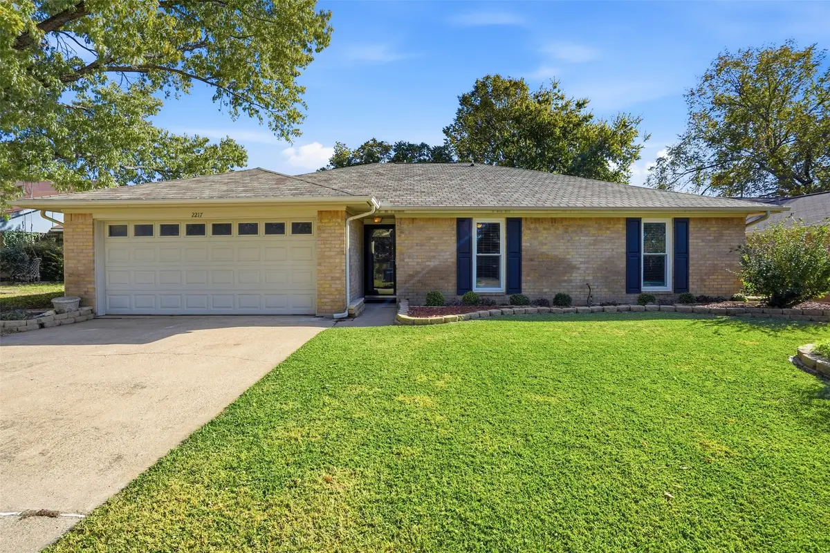 2217 Honey Creek Lane, Arlington, TX 76006 - Image #1